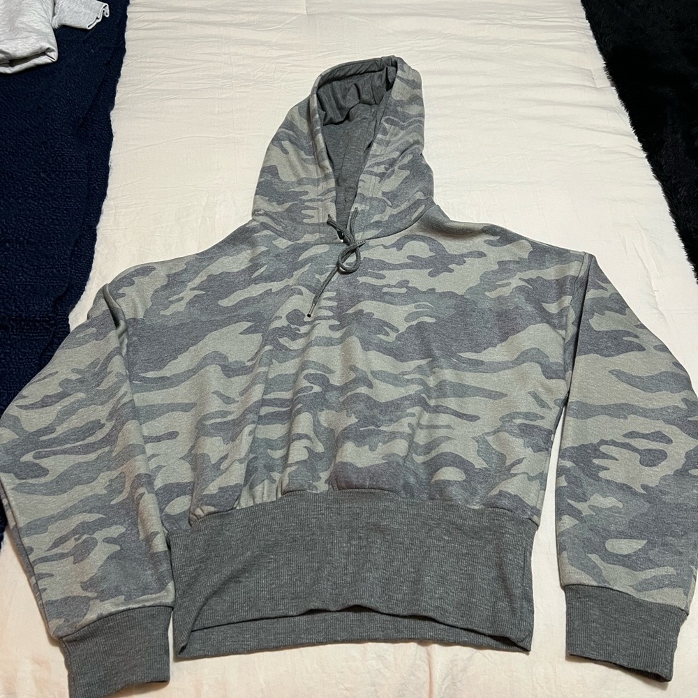 Forever 21 Green Camouflage Hoodie